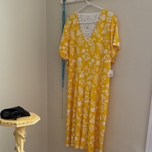 Dresses & Skirts - Yellow Floral Lace-Trim Dress